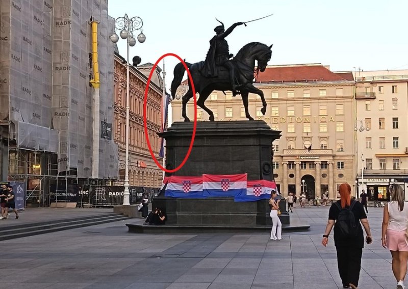 HDZ rekao da na Jelačić placu nema hrvatske zastave. Ova fotografija pokazuje drugačije