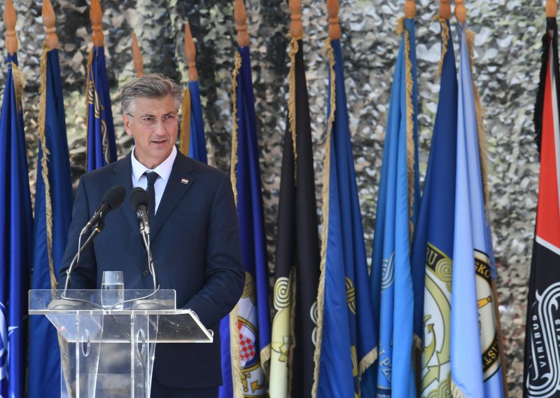 Plenković u Kninu najavio povećanje mirovine i poseban dodatak za branitelje