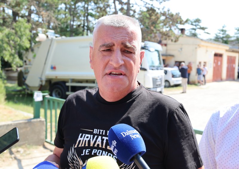 Bulj se razbjesnio u Kninu: 'Kad vidim ove ograde, sad bi ih pobacao'