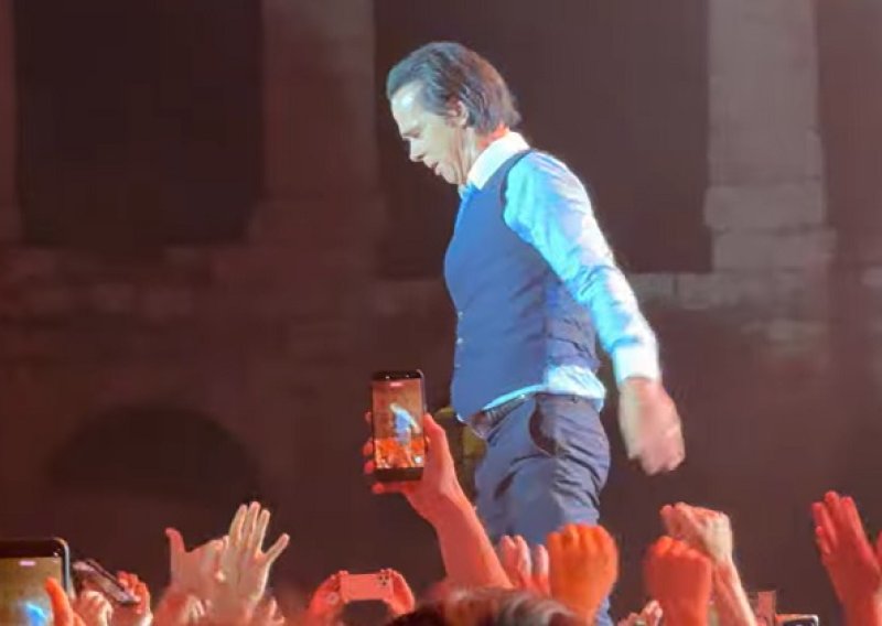 Nick Cave priredio još veći 'pakao' u Puli, zbog neviđenog ludila fanovima se dijelila voda