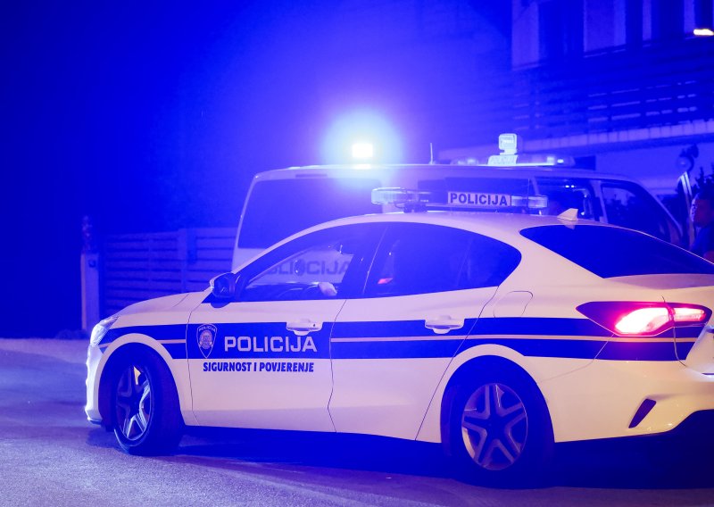 Nesreća na A7: Izgubio nadzor nad automobilom i sletio u metalnu ogradu