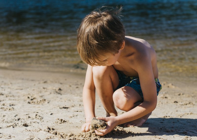 Mislite da su to valovi ili sunce? Nećete vjerovati što je zapravo najopasnija stvar za djecu na plaži