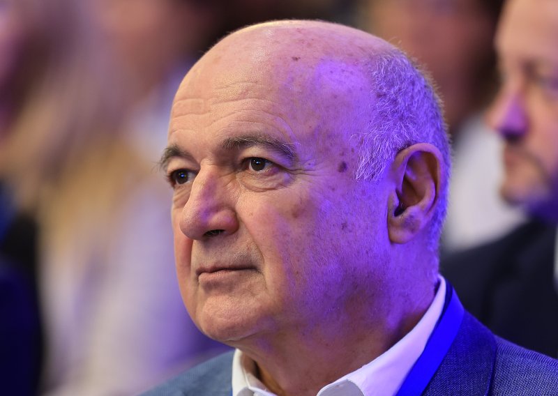 Ljubo Jurčić u veselom izdanju: Bivši saborski zastupnik rasplesao se na vjenčanju svoje Tije