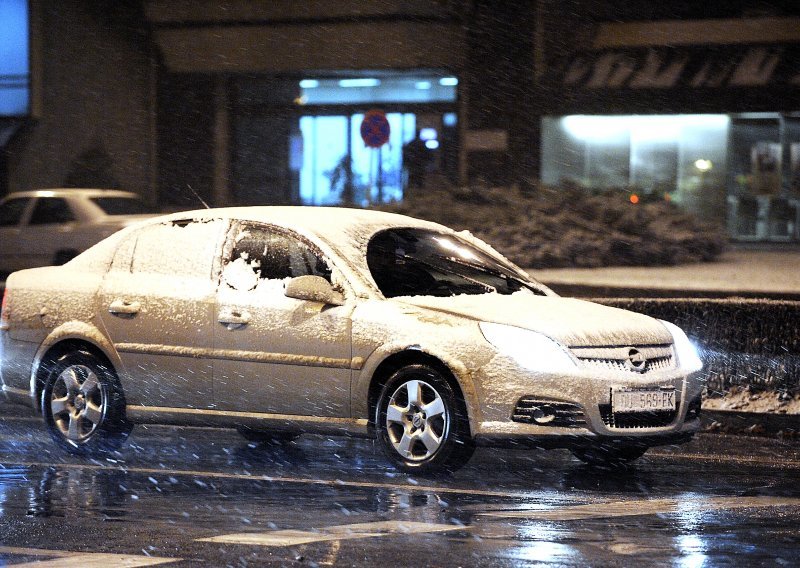 Mećava Zagreb zavila u bijelo