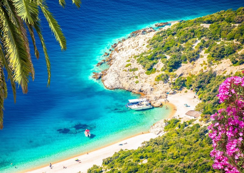 Tirkizno more i bijeli obluci: Jedna je od najljepših plaža u Hrvatskoj, ali do nje nije lako stići