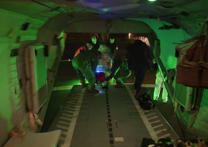 Vojni piloti helikopterom prevezli životno ugroženu trudnicu u Split