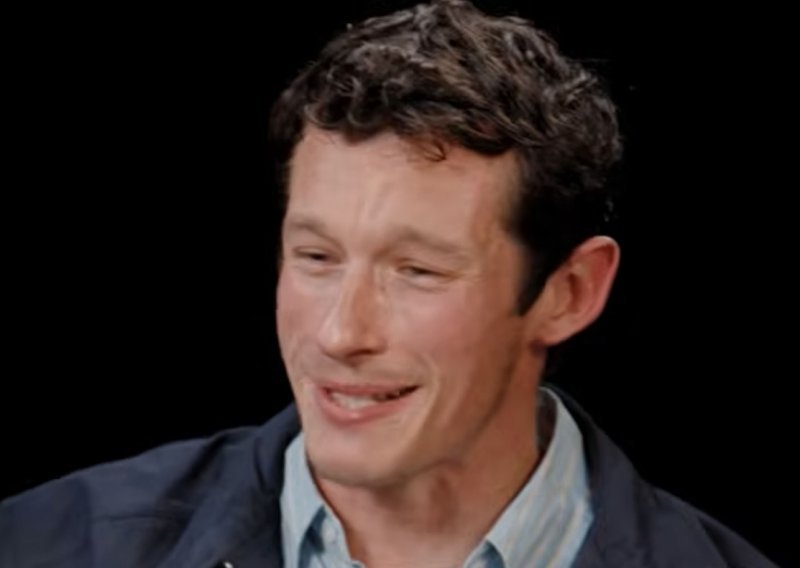 Callum Turner na velikom testu: Preznojavao se pred kamerama i jedva preživio ljuta krilca: 'Usta mi gore'