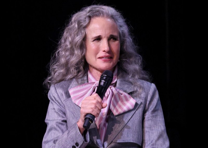 Andie MacDowell dokazala da stil nema godine: Srebrne kovrče i elegantno izdanje ukrali su pažnju