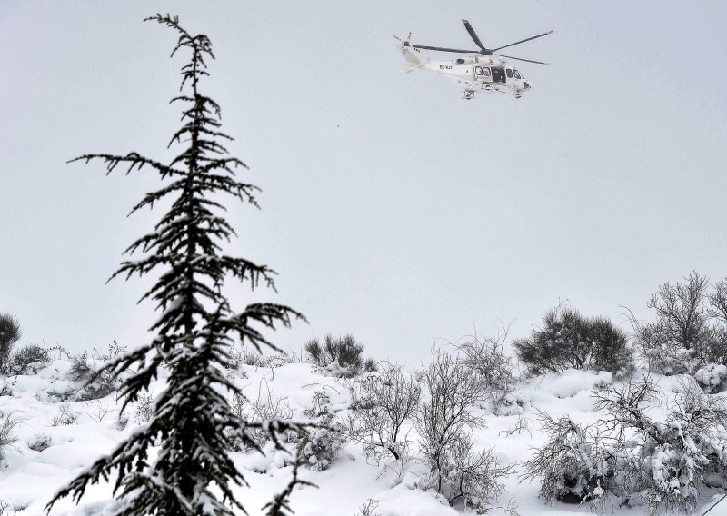 Spasilački helikopter pao u Italiji uz jaku eksploziju