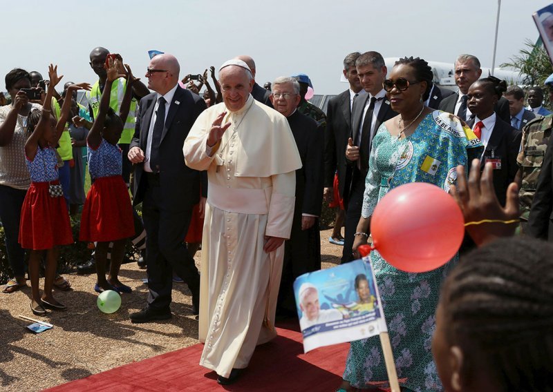 Papa Franjo doputovao u najopasniju dionicu afričke turneje