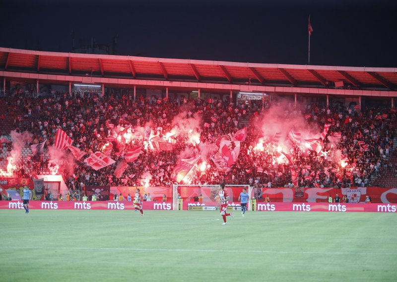 Sramotne scene na Marakani: Navijači Crvene zvezde razvili koreografiju posvećenu Ratku Mladiću