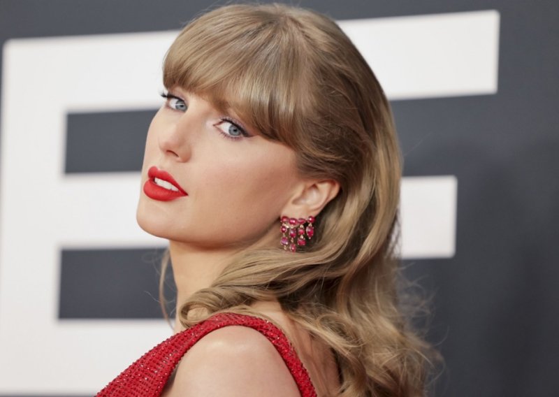 Taylor Swift prvi put nastupila nakon vjenčanja, posebnu pažnju privuklo njezino prstenje