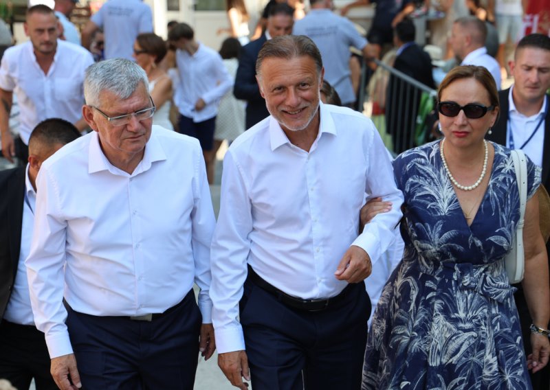 Decentna i besprijekorna: Sonja Jandroković na Sinjskoj alci ukrala poglede u stajliš haljini