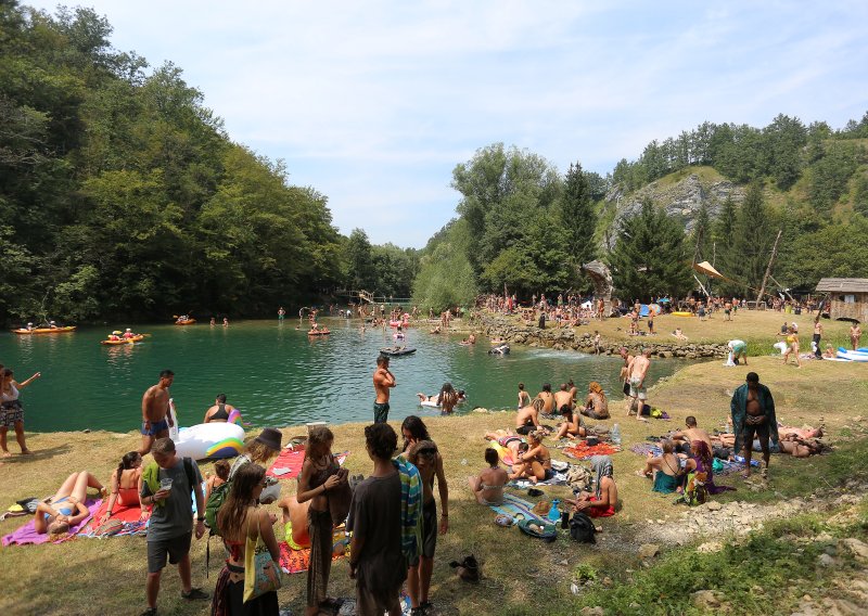 Mještani snimili gomilu fekalija s MoDem festivala na Mrežnici: Oglasio se organizator