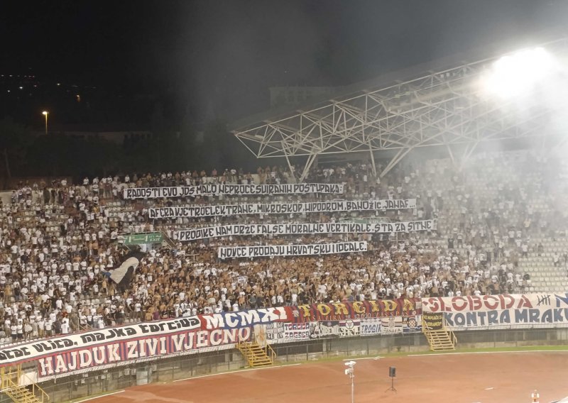 Torcida na Poljudu razvila žestoku poruku: Nabrojali afere pa prozvali ‘lažne moralne vertikale’