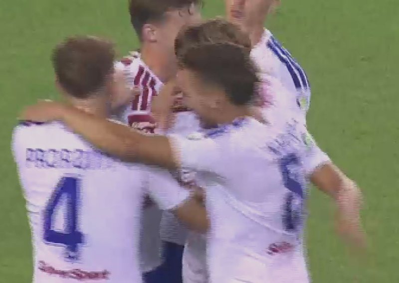 Hajduk poveo protiv Istre! Pogledajte kako je Pukštas ostao potpuno sam i glavom pogodio za 1:0