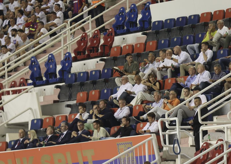 'Uprava odlazi' orilo se na Poljudu nakon kiksa Hajduka: Poslušajte bijes navijača