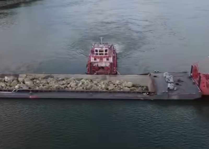 Pogledajte kako je Rumunjska potopila četiri teglenice u Dunav ne bi li spasila nuklearku