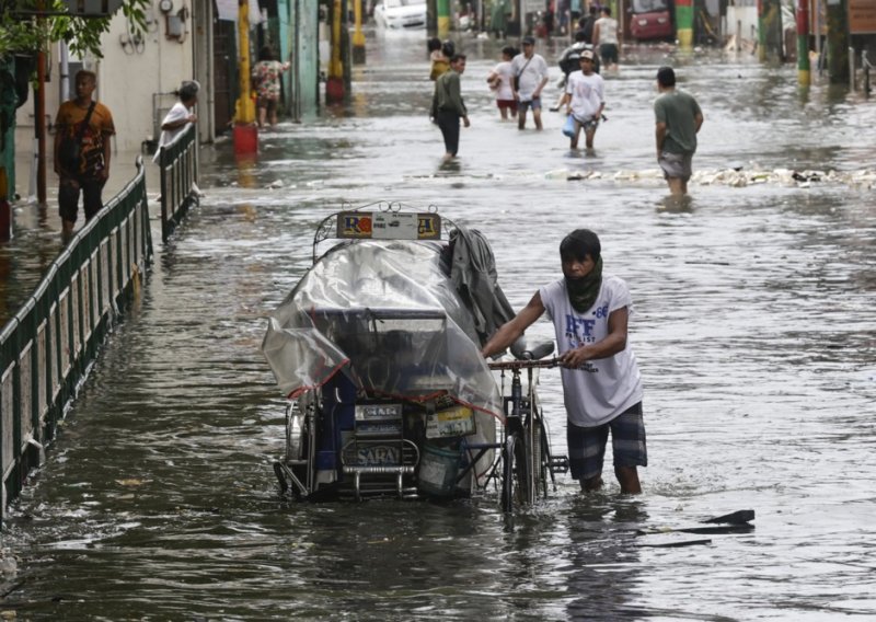 Osmero mrtvih u tropskim olujama na Filipinima