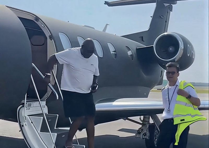 Carl Cox privatnim avionom sletio u Pulu i sjeo u Neveru