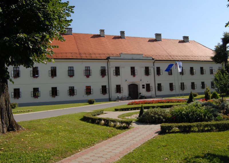 Policija upala u gradsku upravu Slavonskog Broda, poznato i zbog čega