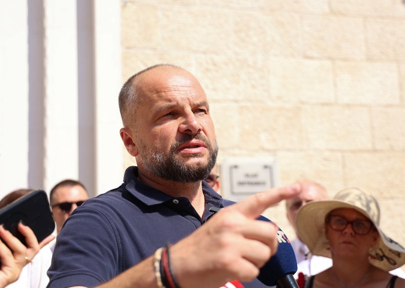 SDP pokreće opoziv Plenkovićeve Vlade zbog afere s otpadom u Gospiću
