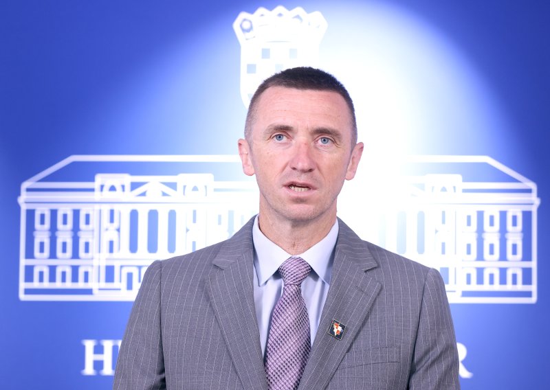 Penava diže uzbunu zbog Gospića: Traži hitan sastanak koalicije i proglašenje ekološke katastrofe