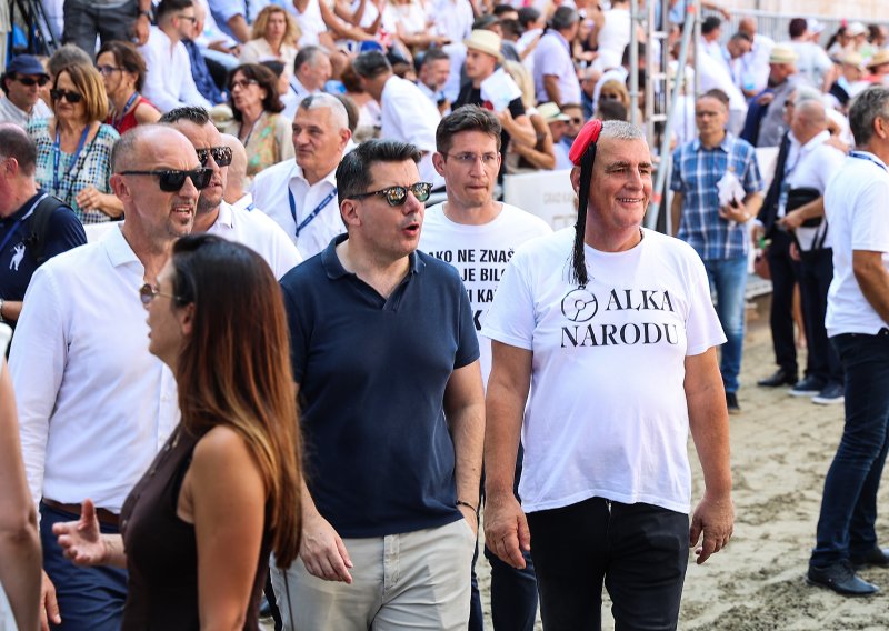 Izvanredni sastanak Mosta: Pokrećemo rušenje vlade!