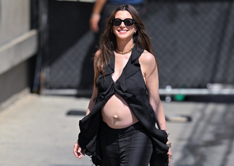 Svi su je gledali: Anne Hathaway zablistala u nekonvencionalnom trudničkom izdanju
