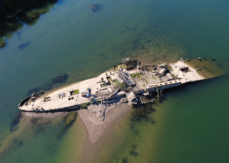 FOTO/VIDEO Sava se povukla i otkrila olupinu staru više od stoljeća: 'Slovenac' krije opasnu ratnu tajnu