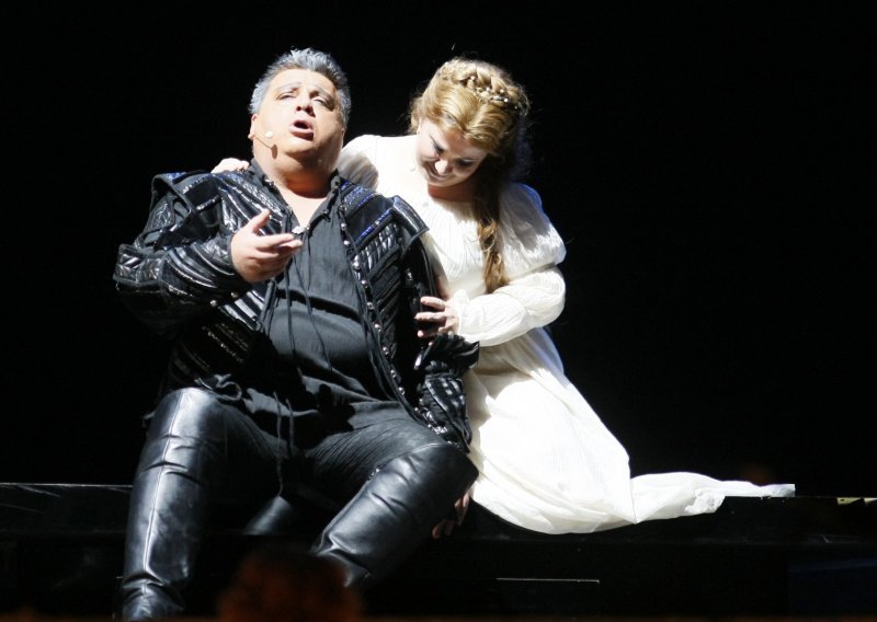 'Otello' bez akustike i bez strasti