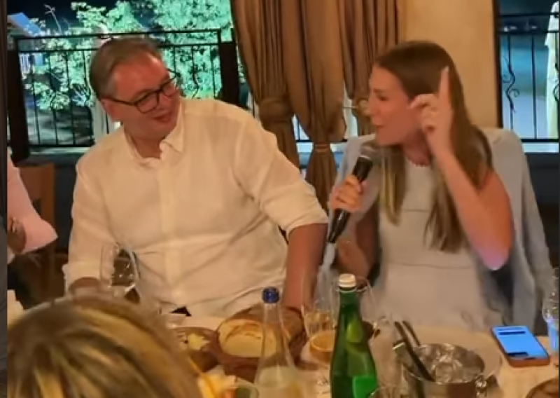 Vučić uz pjesmu i pun stol bocnuo Hrvatsku: 'Brač, Hvar? Ništa od toga, ovdje je i more najbolje'
