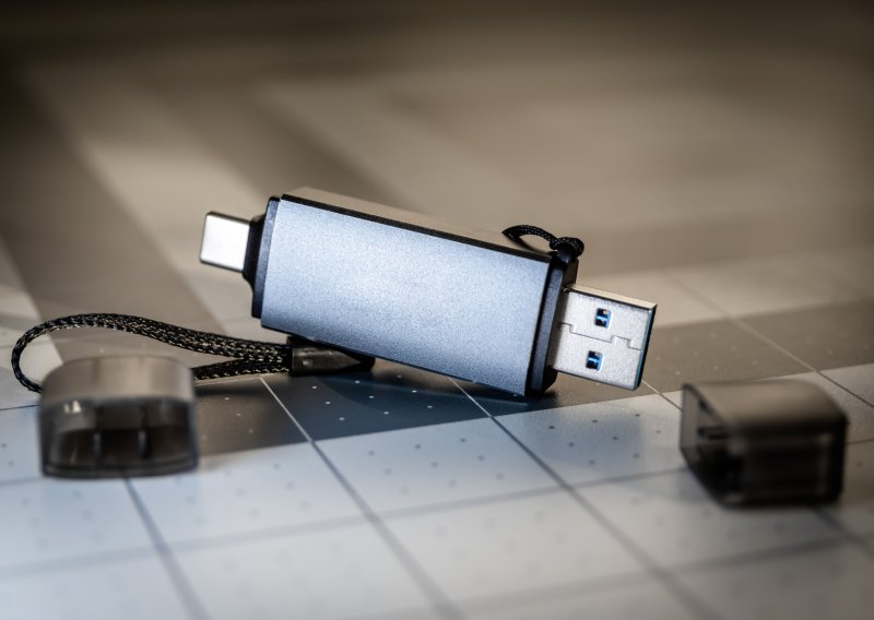 Imate stari USB koji želite baciti? Evo što prvo napraviti