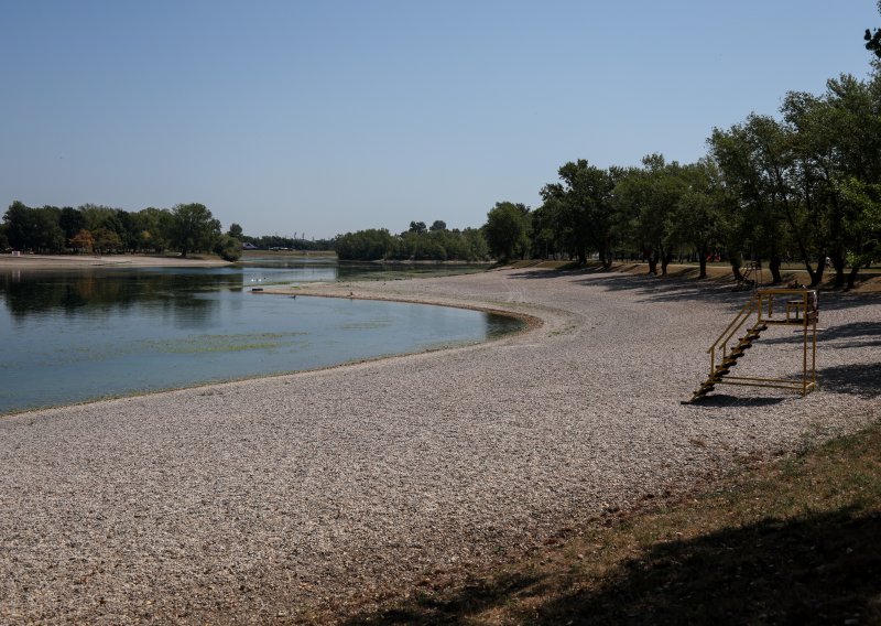 Jarun oborio rekorde: Vodostaj pao čak 2,5 metra, temperatura vode prešla 31 stupanj