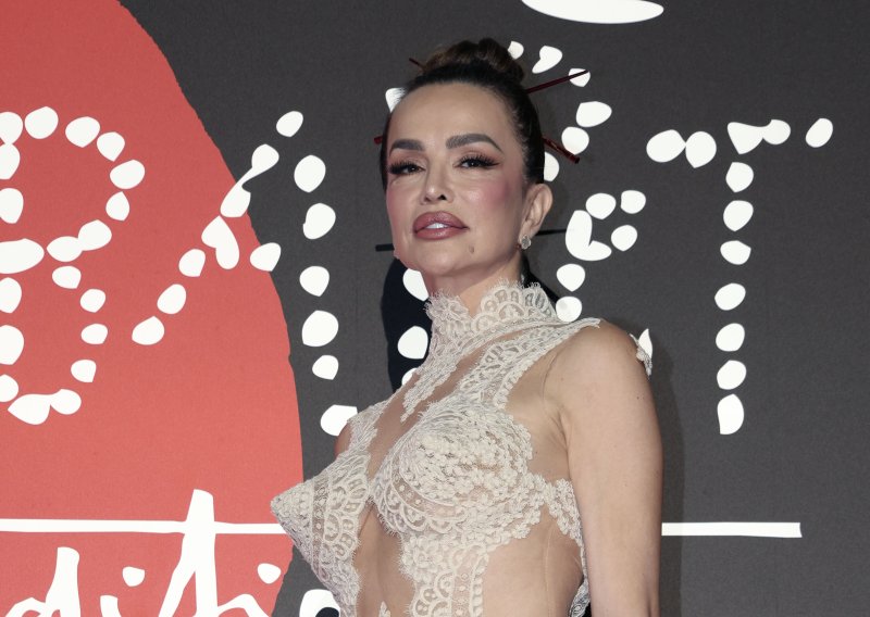 Severina zna kako obične crne hlače pretvoriti u stajling za pamćenje