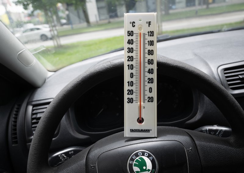 Auto vam satima stoji na suncu? Vrućina može izazvati štetu vrijednu tisuće eura