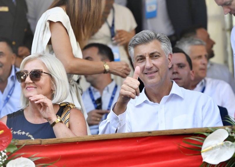 Plenković u Sinju u potpuno drugom izdanju: Zapjevao veliki Oliverov hit