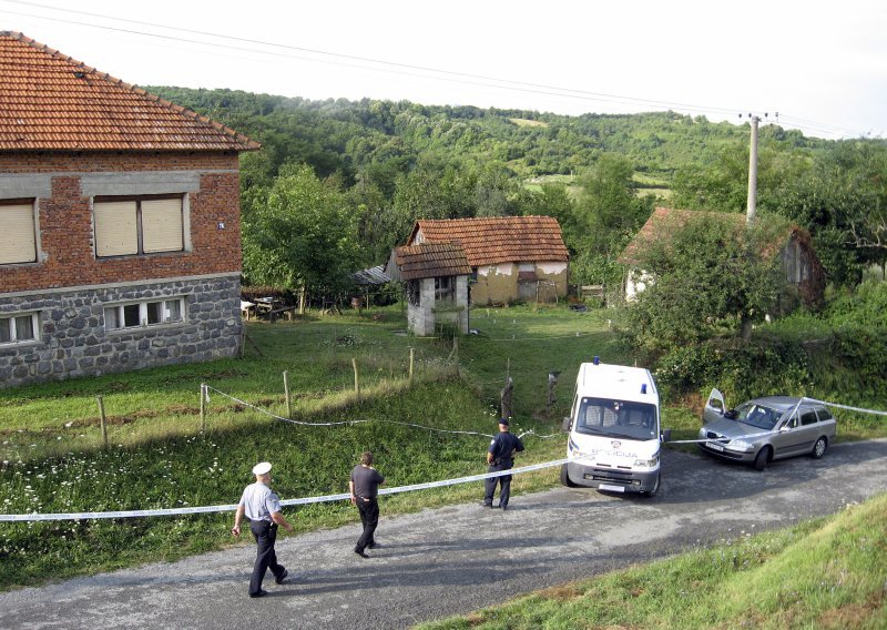 Bombom ubio djevojku i sebe