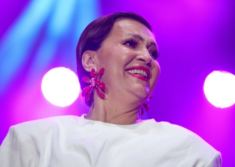 Nini Badrić ne prestaju stizati komplimenti na fotografiju s Hvara, pišu joj: 'Dama u svakom smislu'