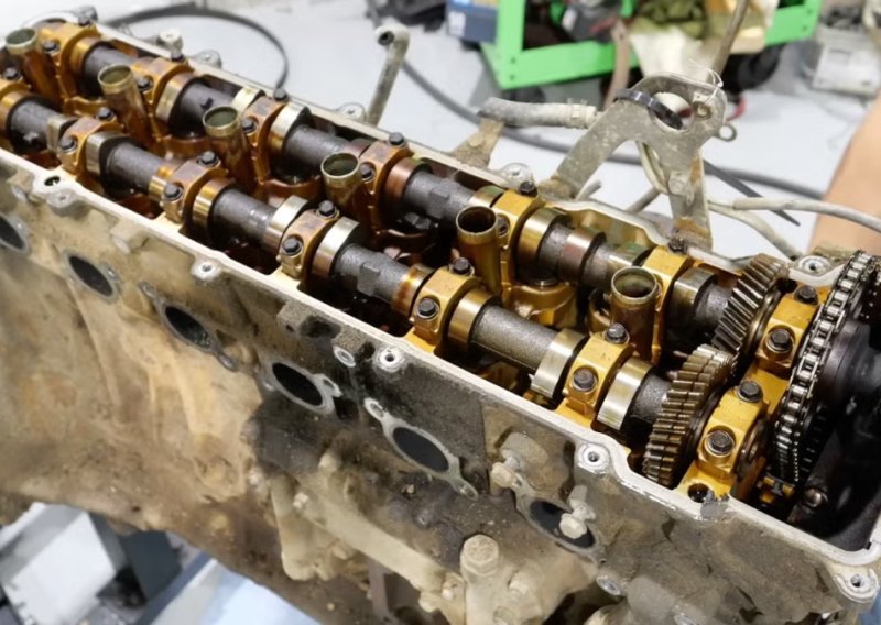 Automobil je prešao više od 550.000 kilometara i doživio težak sudar: Kad je mehaničar otvorio motor, uslijedio je šok