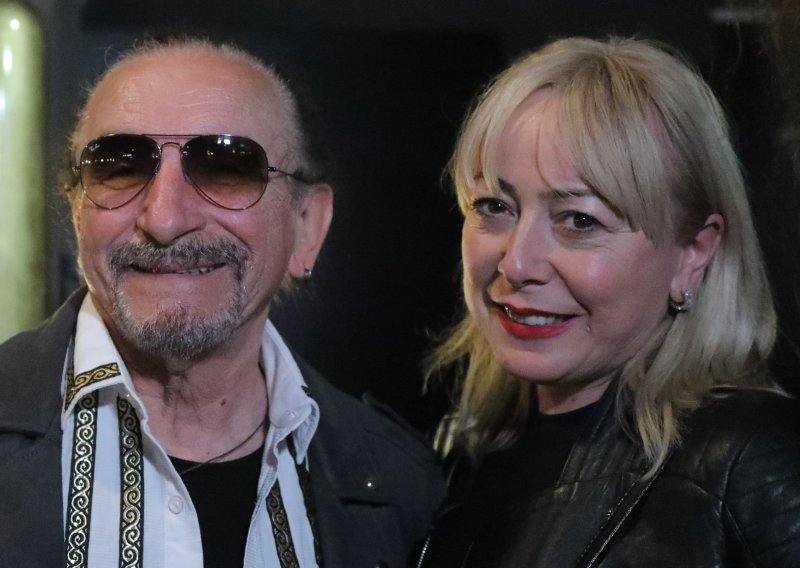 Željko Bebek prisjetio se dana kada je oženio svoju Ružicu: Njihovo vjenčanje odvilo se u posebnim uvjetima