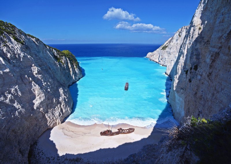 Teško je povjerovati da takvo nešto postoji: Ova plaža očarava nestvarnom bojom mora