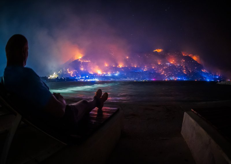 VELIKA GALERIJA Slike koje pokazuju sav užas: Vatrena oluja gotovo je progutala grad