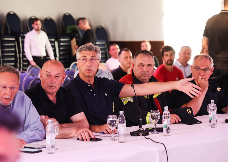 Plenković u Omišu: Objasnio zašto se nije aktivirao SRUK