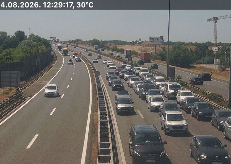 Na autocesti A1 kolona je duga osam kilometara: Požari zatvorili ceste kod Omiša