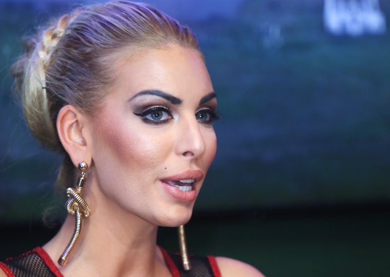 Starleta u suzama: Na sudu sam s očevom obitelji za tu kuću, a sad je izgorjela
