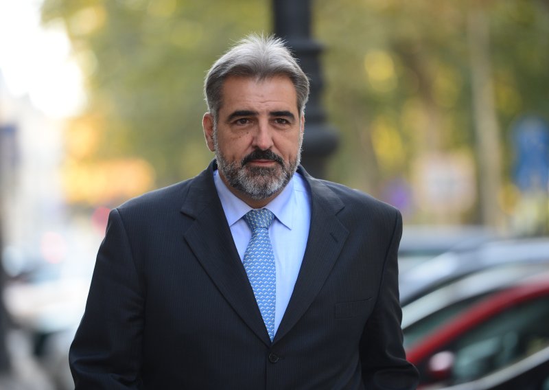 Požar kod Omiša dohvatio i vilu Nadana Vidoševića