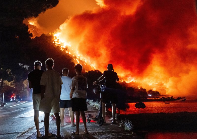 Požar kod Omiša krenuo je ovdje. 'Bura je vrtjela vatru, kao da gori benzin. Policiji sam dao snimke'