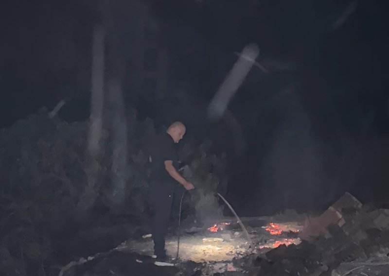 Ministar na prvoj liniji: I Šušnjar gasio požar kod Omiša
