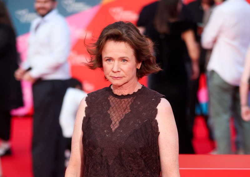 Potpuno opuštena: Emily Watson na otvaranju SFF-a zamijenila potpetice ljetnom obućom